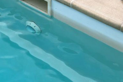 Entretenir l'eau de sa piscine de façon écolo, mission impossible ? :  Tendances - Orange